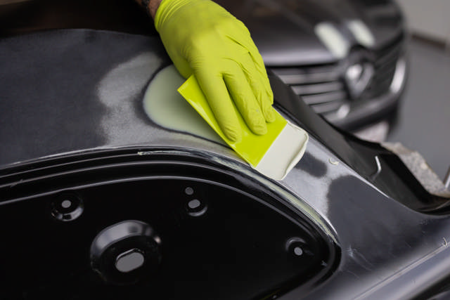 GAP 25 - Masilla de poliéster SELF LEVELLING 1kg + catalizador