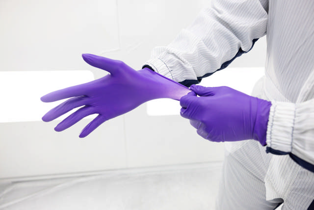 GLA 08 - Guantes desechables de nitrilo morado M - 100 udes.