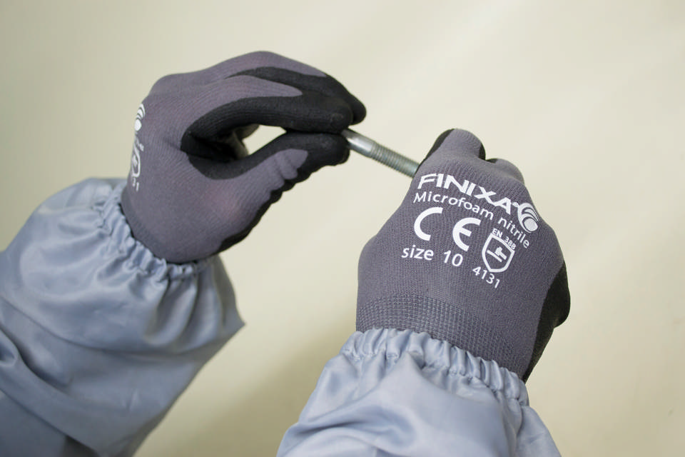 GLMB 08 - Guantes de nitrilo microfoam M - 12 pares