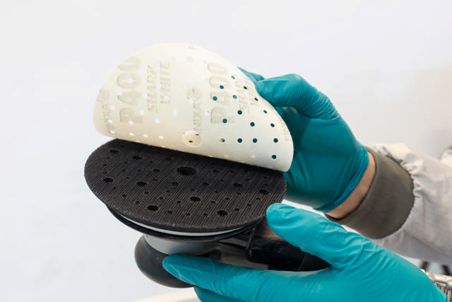 SAM 75M - Plato velcro lijadora Ø150 mm MEDIUM-75 agujeros SharpWhite