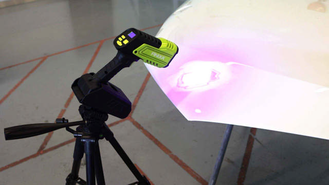 UVL 01 - Trípode para lámpara de curado UV