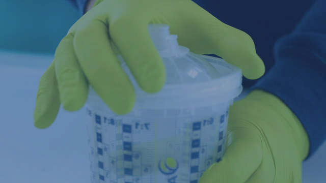 Cómo colocar la tapa en el liner y el vaso GPS