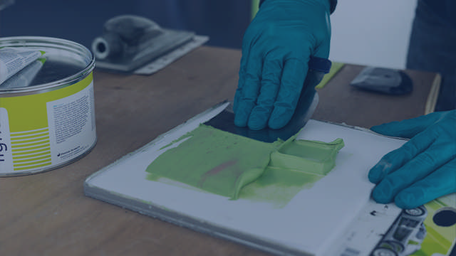 Cómo mezclar masilla de poliéster sin burbujas de aire