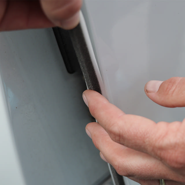 Diagonales Schaumklebeband