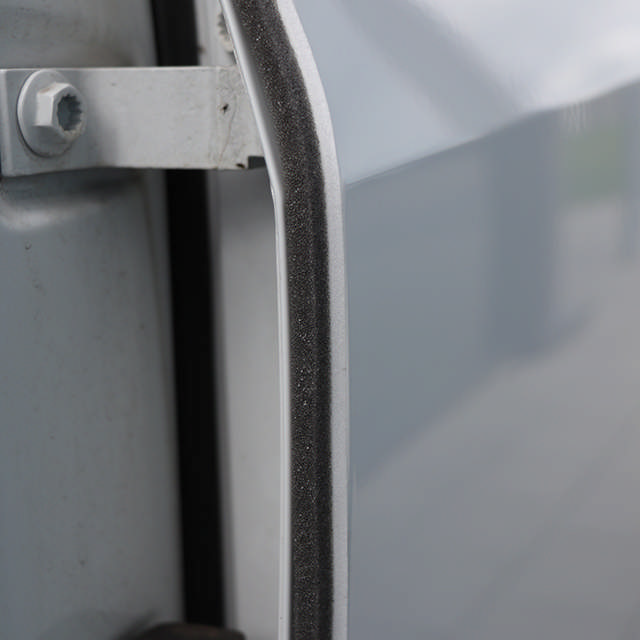 Diagonales Schaumklebeband