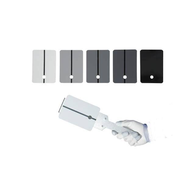 Farbmusterbleche mit magnetischem Handhalter