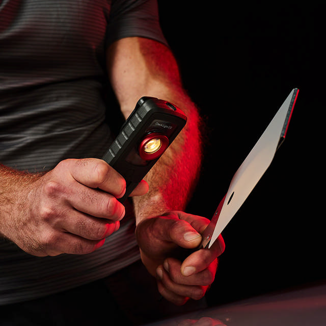 Farbmusterbleche mit magnetischem Handhalter