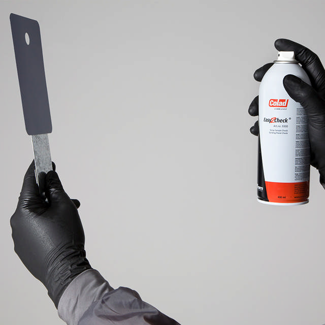 Farbmusterbleche mit magnetischem Handhalter